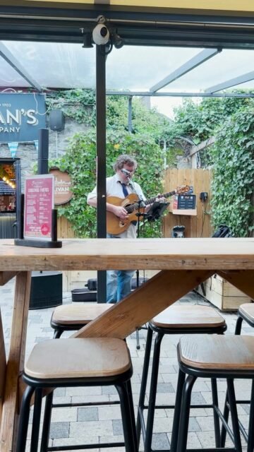 Your Moment of Craic. 
Your Moment of Live Music. 
Your Moment of Spiel. 
#YourMomentOfCraic #YourMomentOfLiveMusic #YourMomentOfSpiel #Craic #Music #LiveMusic #SullivansTaproom #Kilkenny #Ireland #BigPhil #BigPhilFriday #MichaelJackson #TheWayYouMakeMeFeel 
@sullivanstaproom 
Sullivan's Taproom 
@coulterphil 
Phil Coulter