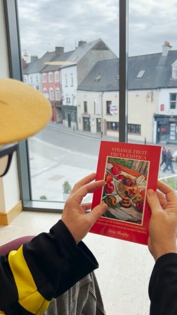 Your Moment of Reading
Your Moment of Spiel
#MayfairLibrary #IrishTown #Kilkenny #Reading #Library #StrangeFruit #FrutaExótica #Bilingual #YourMomentOfReading #YourMomentOfSpiel
Kilkenny County Council Library Service - @kilkennylibrary 
Bilingualbooks.ie - @bilingualbooks.ie