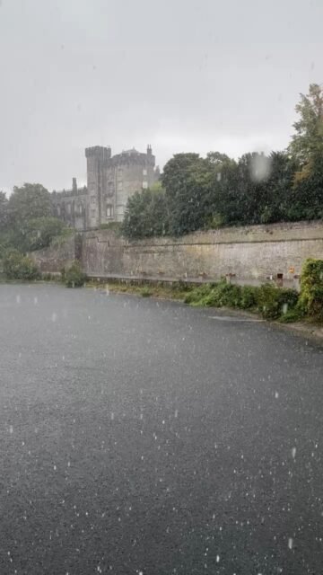 Your Moment of Zen
Your Moment of Rain
Your Moment of Spiel
#YourMomentOfZen #YourMomentOfRain #YourMomentOfSpiel #KilkennyCastle #Kilkenny #RiverNore #Ireland #Zen #Rain #Lashing #MindfulMoments #DiscoverKilkenny