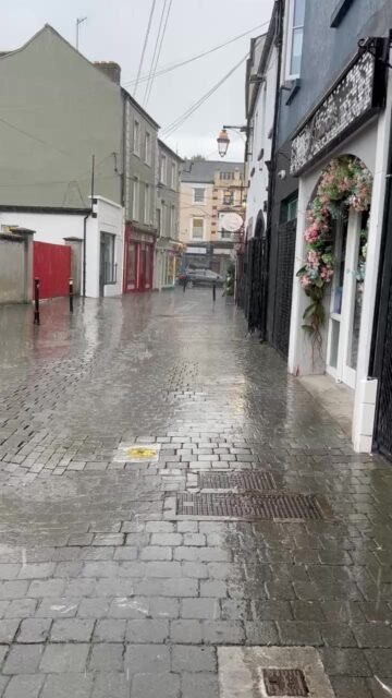 Your Moment of Zen
Your Moment of Rain
Your Moment of Spiel
#YourMomentOfZen #YourMomentOfRain #YourMomentOfSpiel #KieranStreet #Kilkenny #Ireland #Zen #Rain #StormAmy #MindfulMoments #DiscoverKilkenny