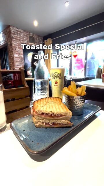 Your Moment of Yum
Your Moment of Spiel
#Kilkenny #Ireland #ToastedSpecial #Cider #TreatYoSelf #Yum #Dreams #Cranberries #YourMomentOfYum #YourMomentOfSpiel 
Billy Byrnes Bar - @billybyrnes_gastro_bar 
ORCHARD THIEVES CIDER