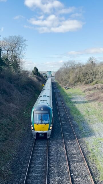 Your Moment of Trains
Your Moment of Spiel
#Trains #Trainspotting #TrainHorn #Songbirds #Kilkenny #Ireland #IrishRail #IarnródÉireann #YourMomentOfTrains #YourMomentOfSpiel 
Iarnród Éireann Irish Rail - @irishrail