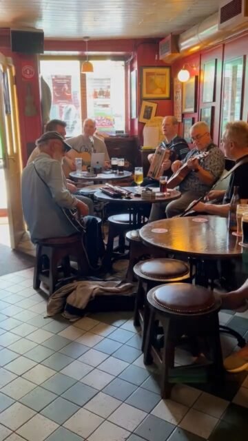 Your Moment of Craic. 
Your Moment of Live Music. 
Your Moment of Spiel. 
#YourMomentOfCraic #YourMomentOfLiveMusic #YourMomentOfSpiel #Craic #Music #LiveMusic #Dance #Kilkenny #Ireland #Cleeres #LincolnSkins #Bluegrass #ManOfConstantSorrow John Cleere's Bar & Theatre Lincoln Skins
