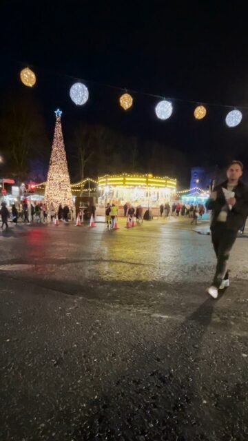Your Moment of Christmas
Your Moment of Spiel
#YourMomentOfChristmas #YourMomentOfSpiel #Kilkenny #KilkennyCastle #Parade #KilkennyYuleFest #Carousel #Ireland #Christmas #Xmas #FrostyTheSnowman