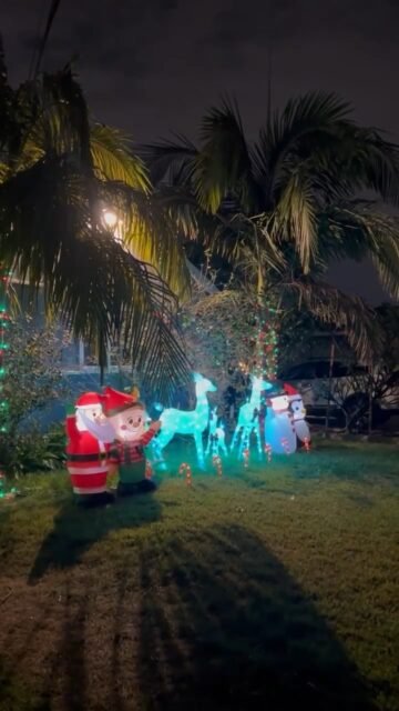 Your Moment of Christmas
Your Moment of Spiel
#YourMomentOfChristmas #YourMomentOfSpiel #BuenaPark #California #UnitedStates #Parade #Christmas #Xmas #ChristmasLights #XmasLights