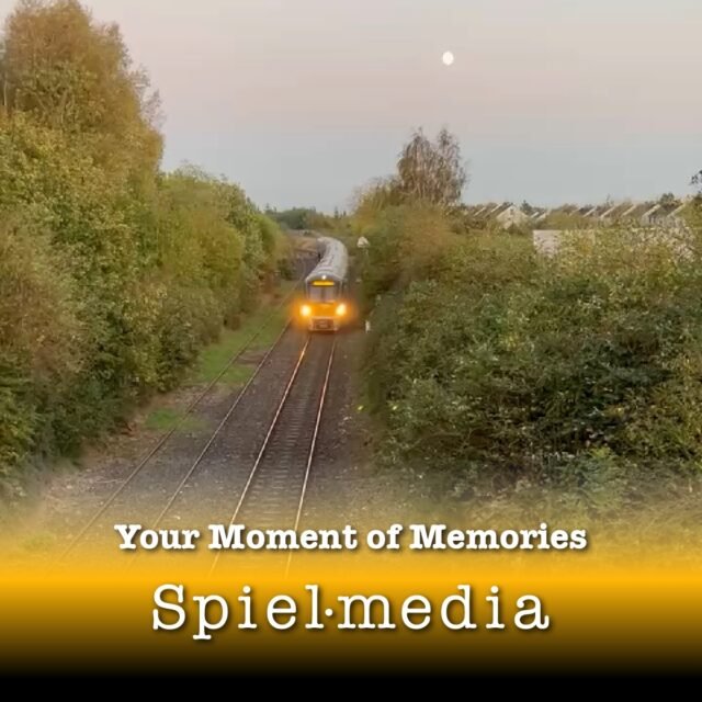Your Moment of Memories
VIDEO MEMORY IN COMMENTS
#YourMomentOfMemories 

Your Moment of Trains
Your Moment of Spiel
#YourMomentOfTrains #YourMomentOfSpiel #KilkennyStation #MacDonaghJunction #Kilkenny #Trains #Trainspotting #IrishRail #IarnródÉireann #Moon
Iarnród Éireann Irish Rail - @irishrail