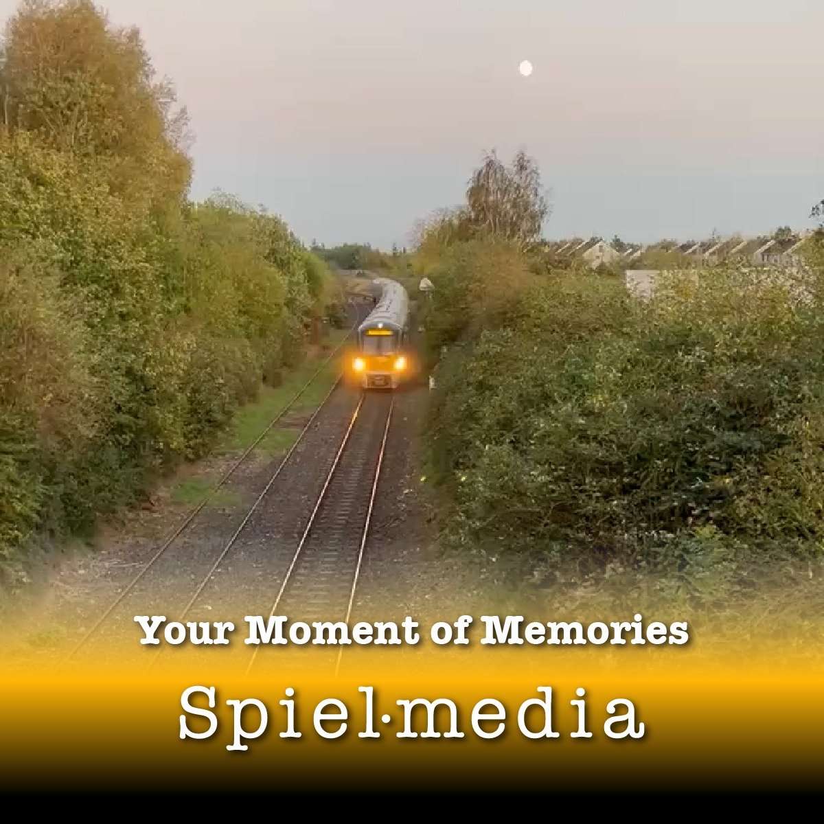 Your Moment of Memories
VIDEO MEMORY IN COMMENTS
#YourMomentOfMemories 

Your Moment of Trains
Your Moment of Spiel
#YourMomentOfTrains #YourMomentOfSpiel #KilkennyStation #MacDonaghJunction #Kilkenny #Trains #Trainspotting #IrishRail #IarnródÉireann #Moon
Iarnród Éireann Irish Rail - @irishrail