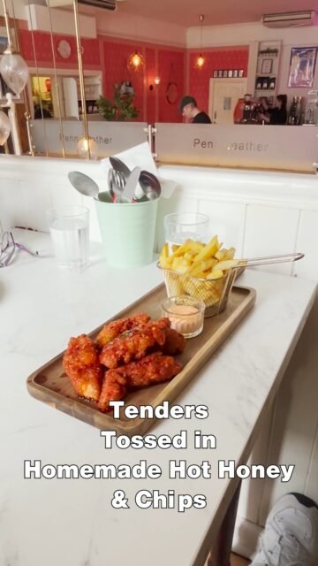 Your Moment of Yum
Your Moment of Spiel
#Pennyfeather #KilkennyBookCentre #Kilkenny #Ireland #HotHoneyChicken #Chips #Café #Yum #YourMomentOfYum #YourMomentOfSpiel 
pennyfeathercoffee - @pennyfeathercoffee